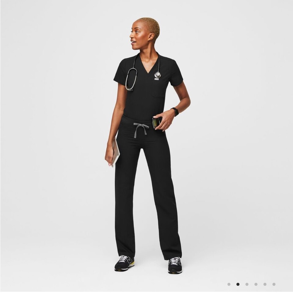 Figs Women Livingston Basic Scrub Pants V Neck one pocket Top Set XL